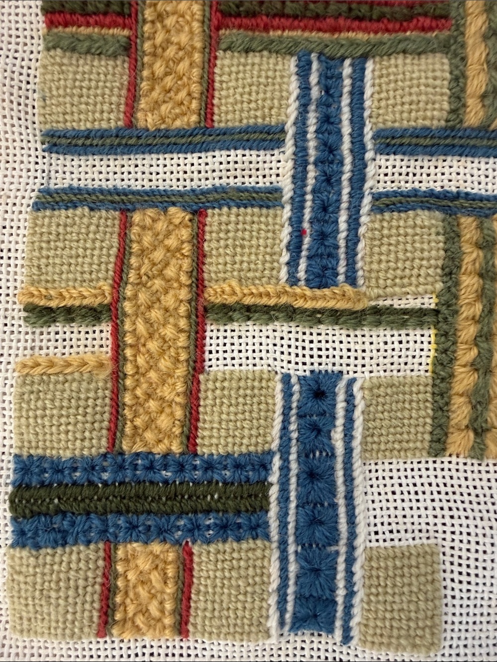 Incomplete Vintage plaid/patchwork Needlepoint - Picture 3 of 14